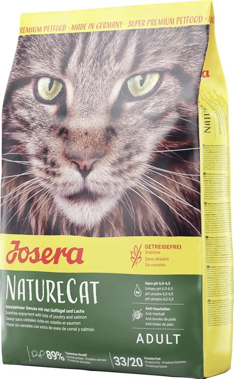 Foto del envase de Josera NatureCat o de un gato comiendo Josera NatureCat