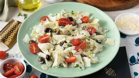 Foto de ensalada de bacalao con habitas