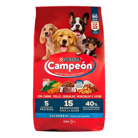 Foto de la bolsa de croquetas Purina Campeón Cachorros con la lista de ingredientes resaltada