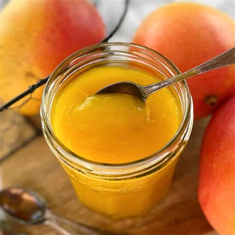 Ingredientes frescos para coulis de mango