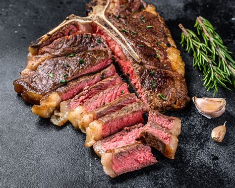 Foto de un chuletón Tomahawk cocinado a la perfección