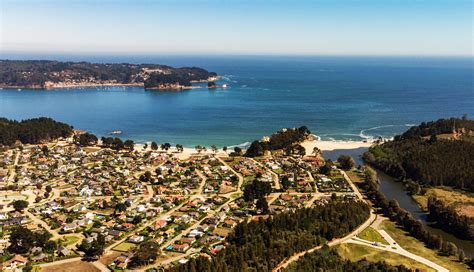 Fotografía panorámica del río Pingueral con la playa al fondo
