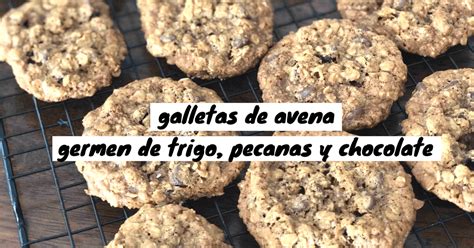 Galletas de germen de trigo recién horneadas con avena y chocolate