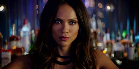 Lesley-Ann Brandt interpretando a Maze