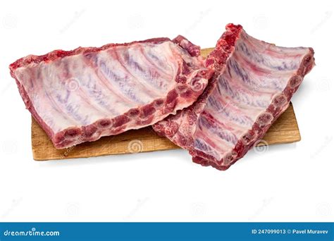 Imagen de costillas baby back crudas con adobo seco listo para cocinar