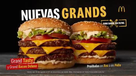 Diseño gráfico de promociones de McDonald's con varias hamburguesas en un fondo vibrante