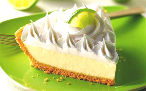 Pie de limón finalizado con base de almendras