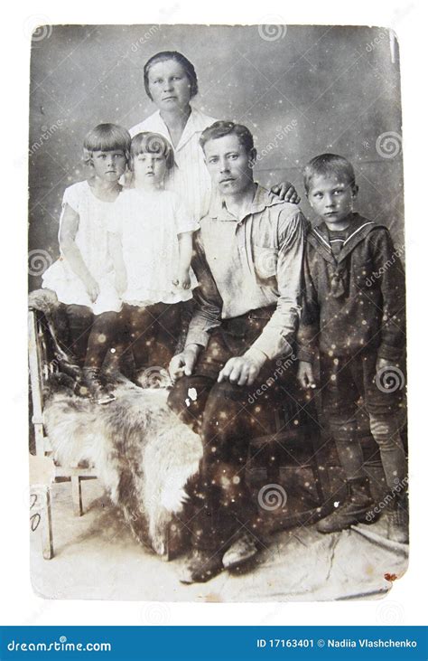 Foto antigua de la familia Mödinger o de la primera carnicería en Llanquihue