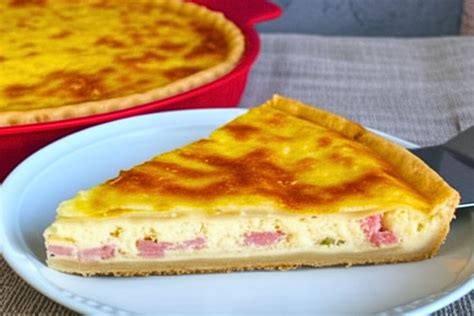 Quiche Napolitana: plato listo para servir con jamón, queso y tomate