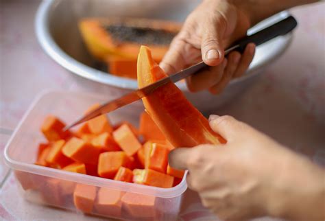 Infografía: cómo cortar una papaya y un mango en dados