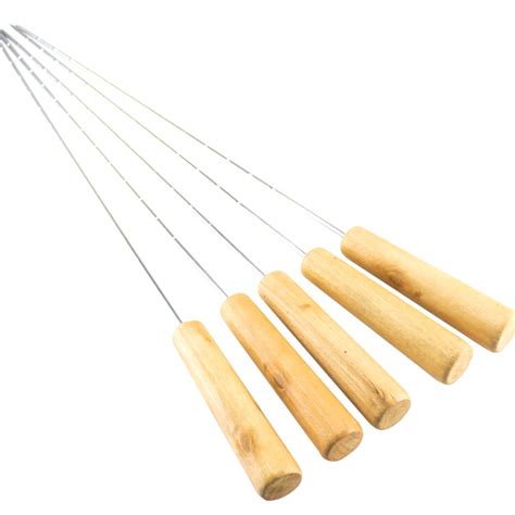 Esquema comparativo de fierritos para anticuchos: redondos, planos y con mango ergonómico.
