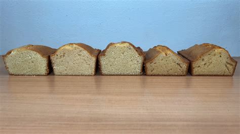 Mesa con los ingredientes básicos del pound cake a temperatura ambiente