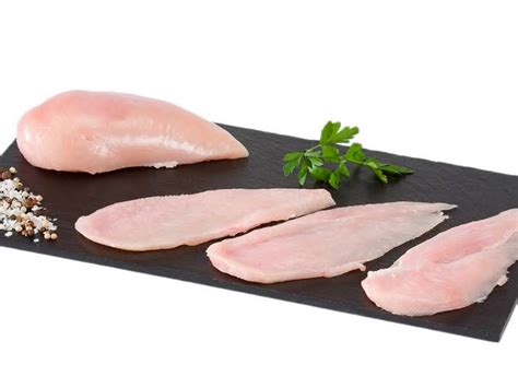 Pechuga de pollo cortada en filetes finos