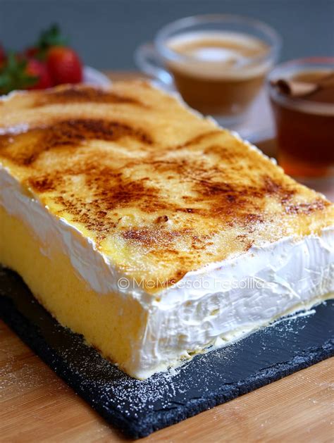 foto de una colineta tradicional con bizcocho, crema de yema y merengue