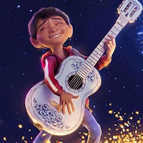 Miguel Rivera tocando la guitarra en la película Coco