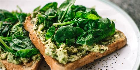 Panecillos altos en proteínas listos para tostadas
