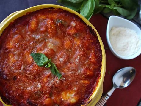 Plato de ñoquis alla sorrentina gratinados