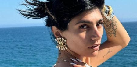 Diseño de la línea de joyería Sheytan de Mia Khalifa