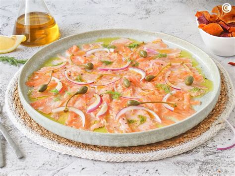 Infografía con los pasos para preparar carpaccio de salmón rápido