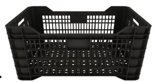 Fotografía técnica de una caja plástica agrícola (Caja Torito) mostrando su diseño ergonómico y estructura de ventilación.