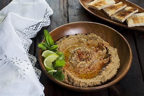Variedad de platos innovadores con lentejas: hummus, hamburguesas, dhal