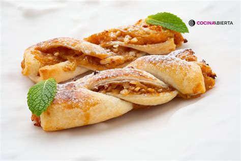 Foto de pastelitos de hojaldre con manzana con la forma distintiva del método Arguiñano