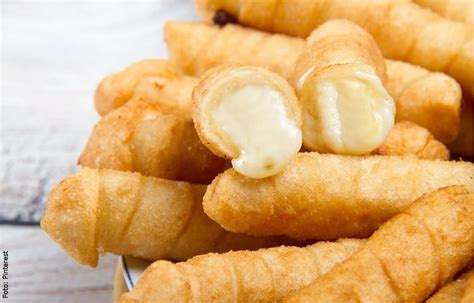 Variedad de gyosas y palitos de queso