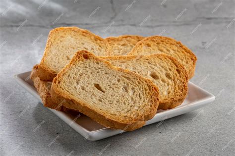 Foto de tostadas integrales con manjar sin azúcar