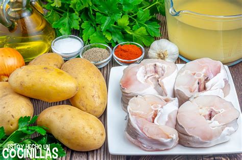 Ingredientes principales para el congrio al ajillo: congrio, patatas, ajos y vinagre