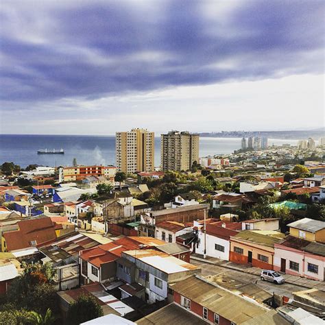 Antiguo Valparaíso y vista del Cerro Los Placeres