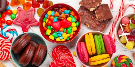 Variedad de dulces y golosinas para niños