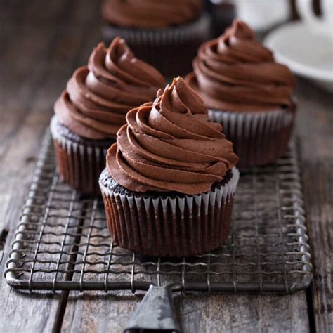 Cupcakes decorados como búhos de chocolate