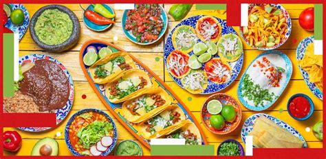 Montaje visual con varios platillos mexicanos y chilenos que usan cilantro y cebolla: tacos, aguachile, guacamole, pico de gallo.