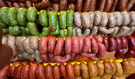 Foto de diferentes tipos de chorizo, incluyendo San Jorge, en un empaque
