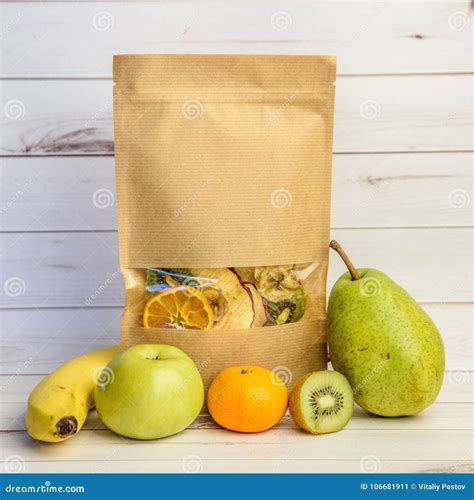variedad de frutas frescas y deshidratadas