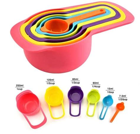 Tazas medidoras y utensilios para repostería