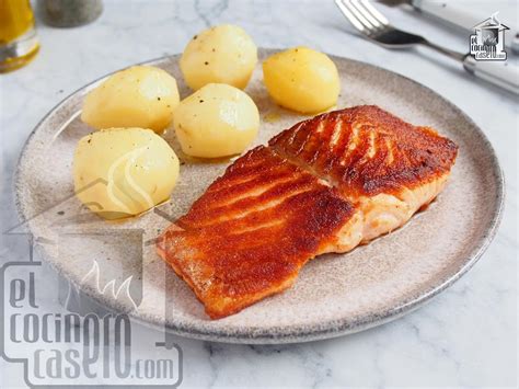 Salmón a la plancha con papas duquesas emplatado