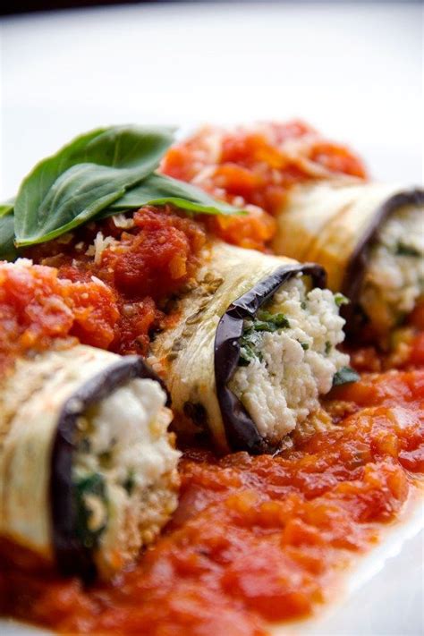 rollatini de berenjena relleno con queso ricotta y kale