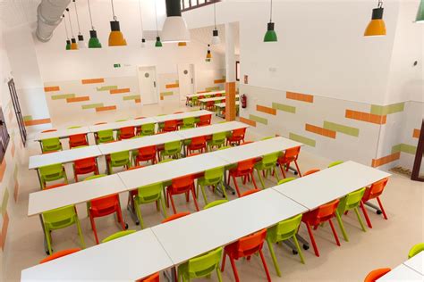 Fotografía de un comedor infantil moderno y limpio