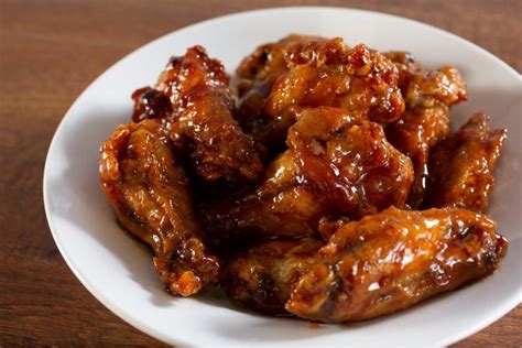 Alitas de pollo glaseadas con sésamo y salsa asiática