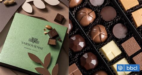 Imagen de la caja sustentable del producto Crocante Almendra de Varsovienne con diseño de cacao