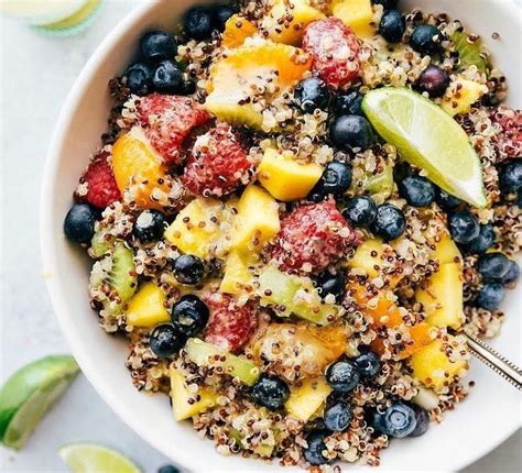 ensalada de quinoa, chía y frutas cítricas