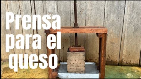 Recipiente preparado para prensar queso casero