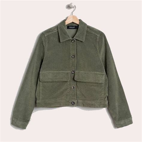 Collage de diversas chaquetas de pana disponibles en ASOS, mostrando diferentes colores y estilos
