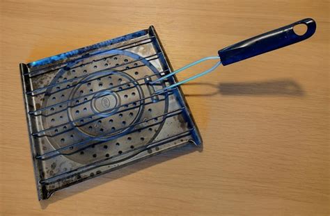 Esquema de las partes de un tostador chileno o foto de su proceso de producción