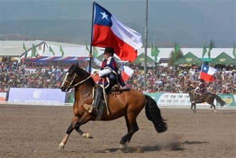 Ilustración histórica o fotografía de un huaso a caballo con su vestimenta tradicional en el valle central de Chile.