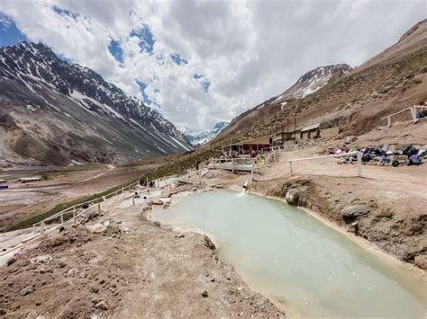 Infografía mostrando las principales termas del Cajón del Maipo