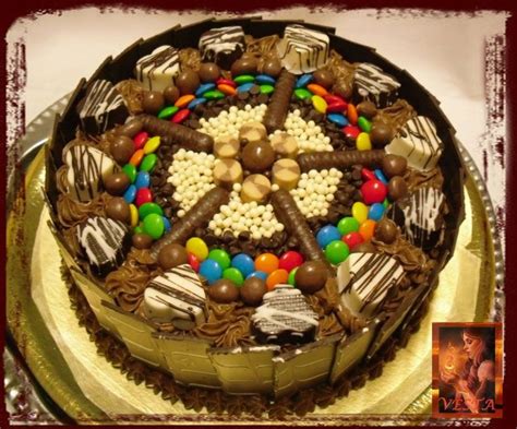 torta de chocolate decorada con mantecol