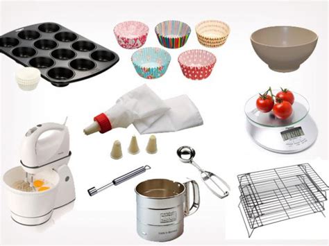 Utensilios para hacer cupcakes: moldes, cápsulas y cuchara medidora