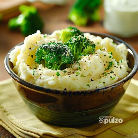 Foto de puré de brócoli con queso rallado y especias